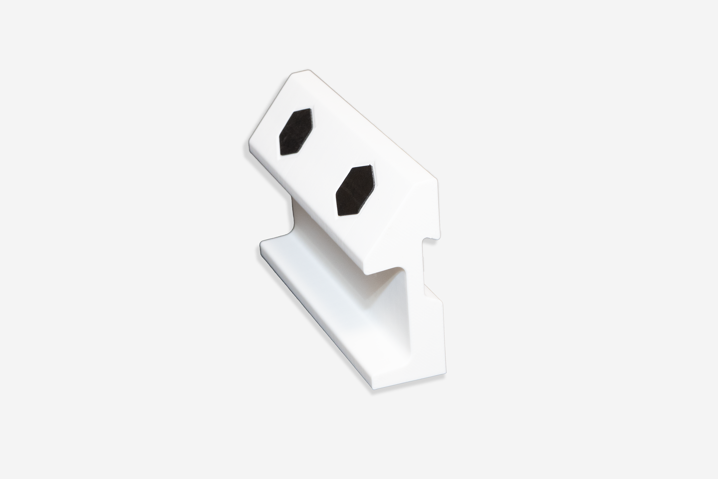 歯磨き中、スマホの置き場に困ったことがある方へ タオル掛けに置くスマホスタンド ― 洗面所でも落ちにくい設計 ―上から見た画像