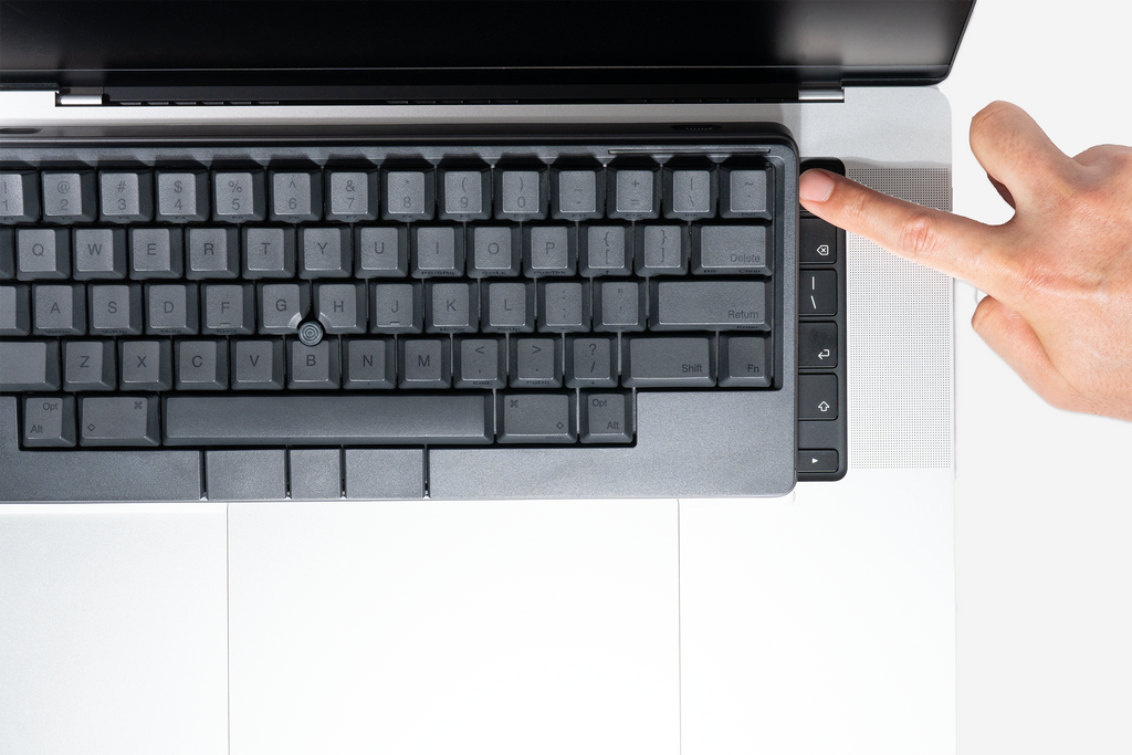 MacBookの上に外付けキーボードを乗せながら、Touch IDも使いたい方へ ― 外付けキーボードを乗せるカバー MacBook Pro 16インチ用 ―